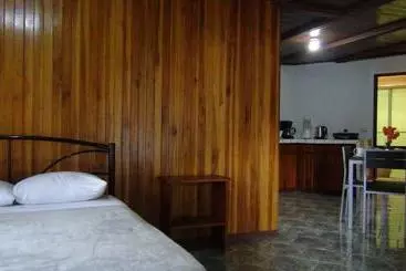 پانسیون Monteverde Family House