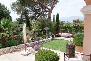 تختخواب و صبحانه Chez Virginie