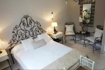 تختخواب و صبحانه Chez Virginie