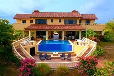 El Regalo Resort