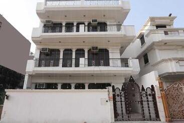 Hotel Oyo 18669 Shree Palce