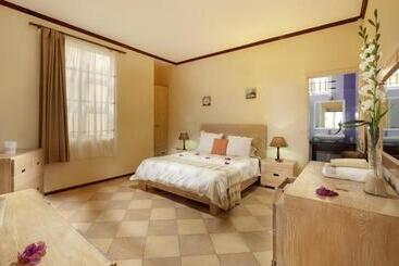 アパートホテル Talamba Blue