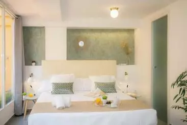 آپارتمان Singularstays Botanico 29 Rooms