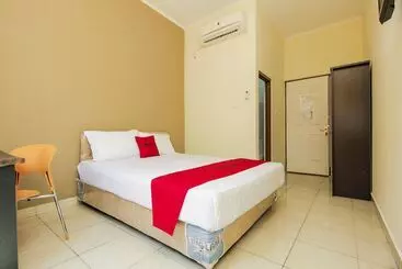 Pensiune Reddoorz Near Jalan Wolter Monginsidi Manado