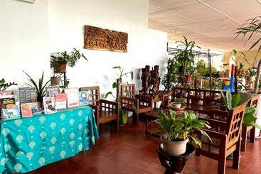 فندق Oyo 150 Davao Airport View