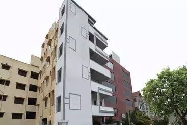 ホテル Oyo 16606 Iconic Living