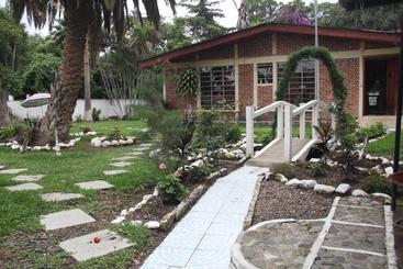 Hostal Dulces Sueños Hostel