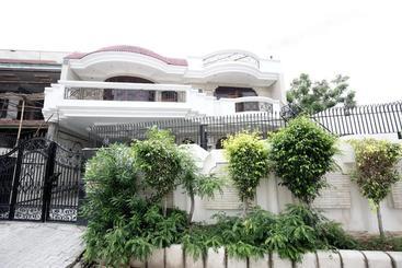 Hotel Oyo 16130 The Corner House