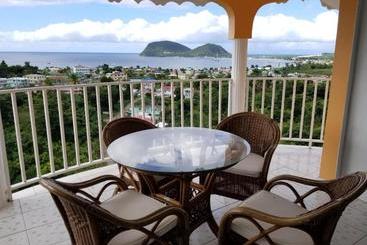 هتل Candy S Palace