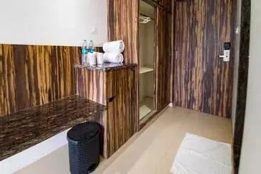 Hotel Grand Parivaar