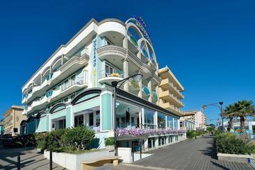 酒店 Moderno Majestic