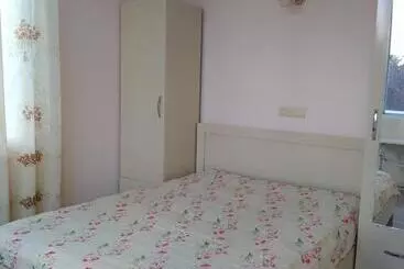 Pensão Emzari's Apartment