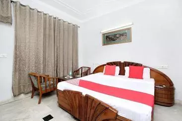 Oyo 14754 Hotel Ashish