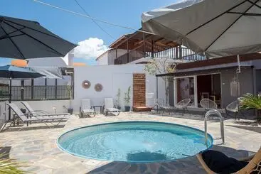 Aparthotel Three Waves Maisonettes
