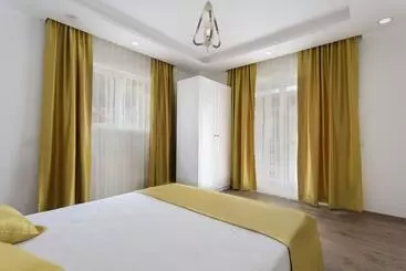 Aparthotel Kybele Suites