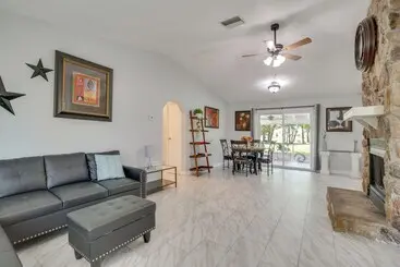 Dom wiejski Large Yard, Porch! Pet Friendly Home In Palm Bay