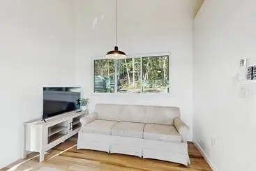 Modern Maine Cottage With River Views, Deck, And A Convenient Washer/dryer