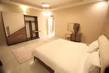 Huoneistohotelli Four Seasons Estate