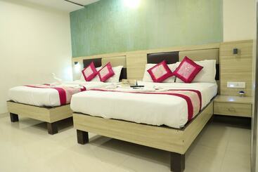 Hotel Plaza Executive   Near Bkc