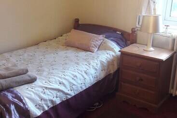 پانسیون Tudor House