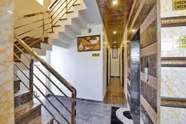 Hotelli Oyo 13795 Delight Home Stay
