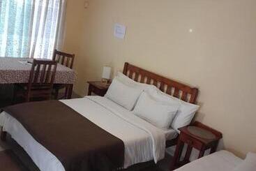 پانسیون Eve S Accommodation