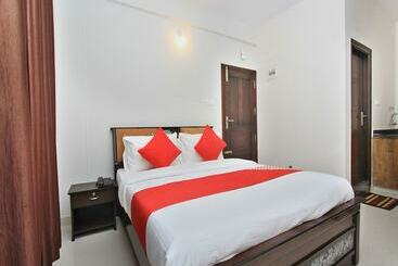 Oyo 12033 Hotel Royal Residence