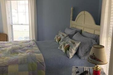 Topsides Bed & Breakfast