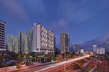בית מלון כפרי Hilton Garden Inn Sanya