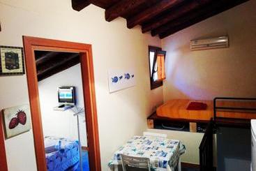 ツーリストアパートメント A Due Passi Da Tutto