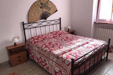 هتل Agriturismo Azienda Agricola La Roccaia