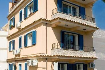 Pensió Taormina Beach House