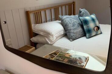 הוסטל The Wheatsheaf Inn