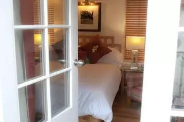Hostel Swan House