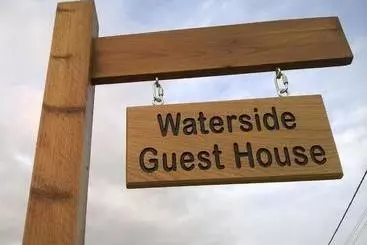 Pensió Waterside Guest House