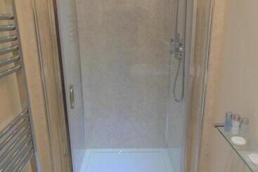 פנסיון Woodside Guest House