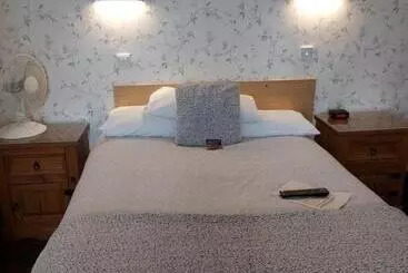 Pensió Maluth Lodge