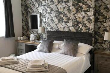 פנסיון The Kenmore Guest House