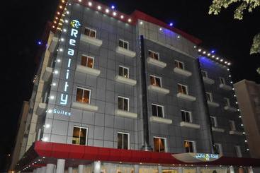 Апарт-отель Reality Suits