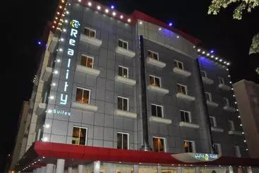 هتل آپارتمان Reality Suits