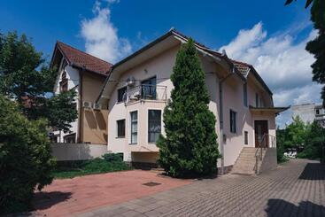 Majatalo Flora Luxury House