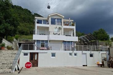 پانسیون Guest House Vila Vedesa