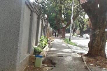 Pension (Hôtel basse catégorie) Royal Crown Guesthouse