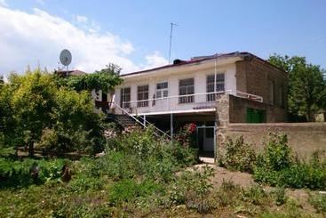 پانسیون Artush & Donaras B&b