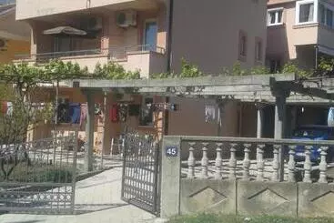پانسیون Guesthouse Lautasevic