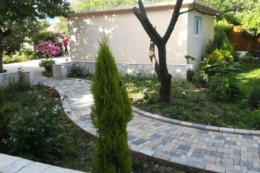 פנסיון Riverside Guesthouse