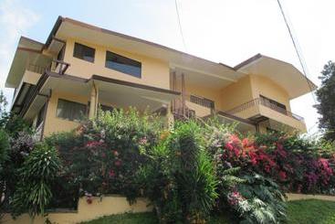 酒店 Las Cumbres B&b