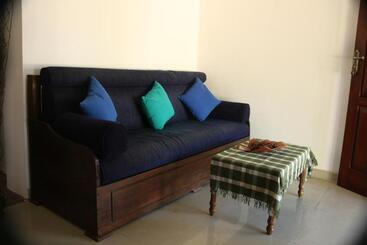 펜션 Akurala Beach Park