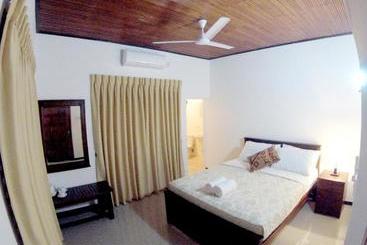 Pensionat Igloo Airport Villa