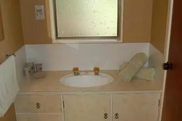 Hotel Wheatly Downs Farmstay And Backpackers